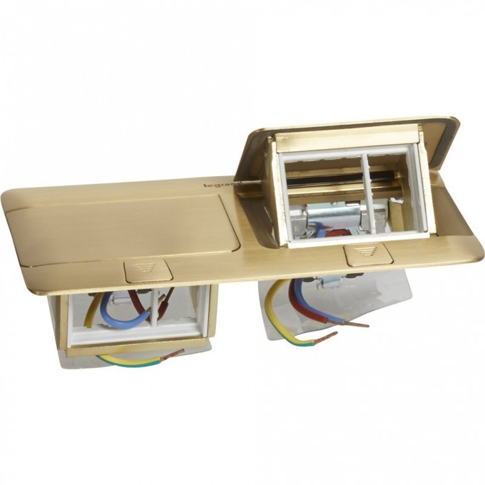 Выдвижной розеточный блок LEGRAND неукомплектованный IP 40 6 модулей латунь 054017