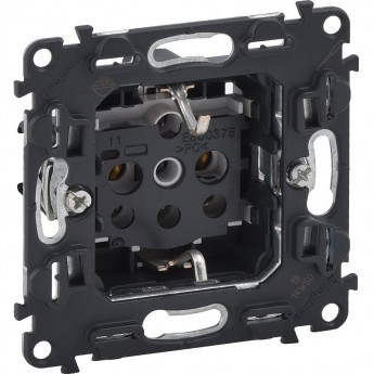 Силовая розетка LEGRAND Valena IN'MATIC 2К+З 16А 250В винтовые зажимы Силовая розетка LEGRAND Valena IN'MATIC 2К+З 16А 250В винтовые зажимы