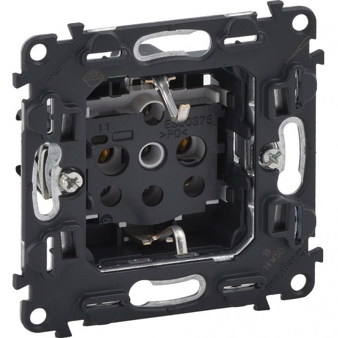 Силовая розетка LEGRAND Valena IN'MATIC 2К+З 16А 250В винтовые зажимы 753025