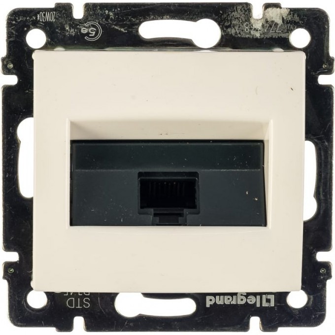 Розетка компьютерная LEGRAND Valena RJ45 UTP Кат.5e на винтах, белая 774238